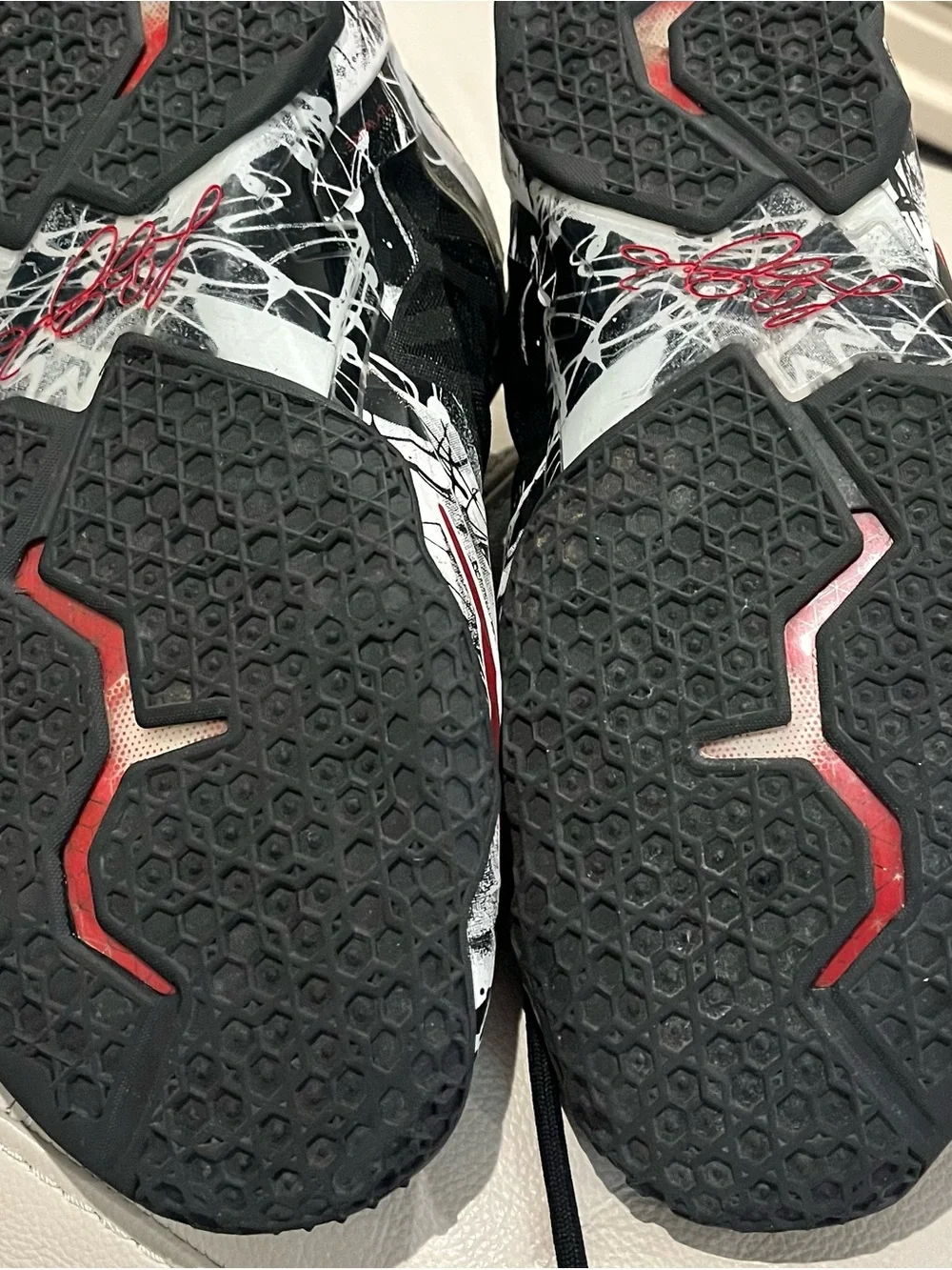 Nike Mens Nike LeBron Graffiti Basketball Shoes Size 11